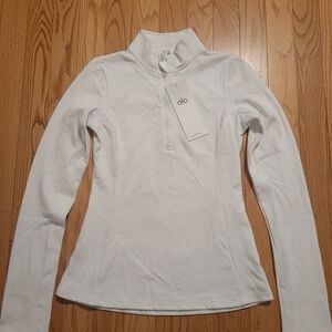 ALO Yoga Women's Crisp White Long Sleeve Tee